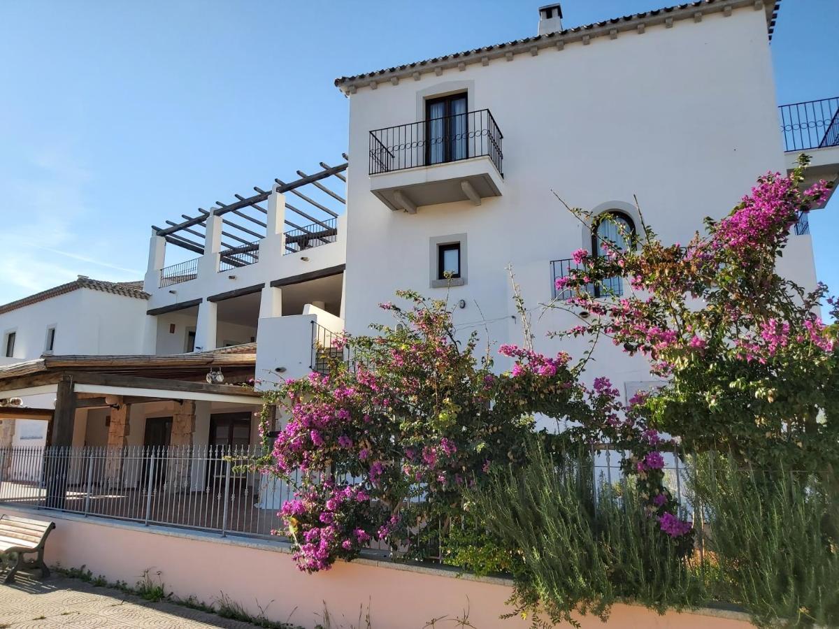 Hotel Il Faro Di Molara 포르토산파울로 외부 사진