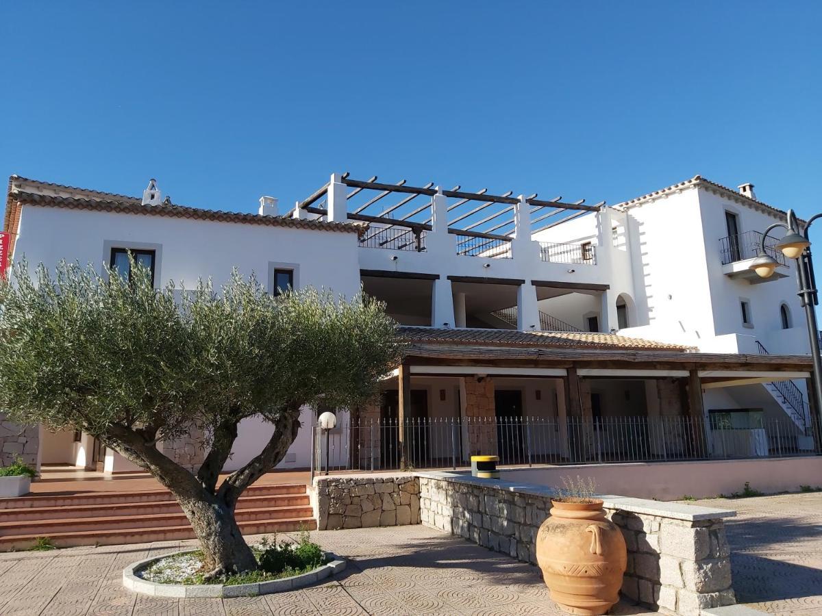 Hotel Il Faro Di Molara 포르토산파울로 외부 사진