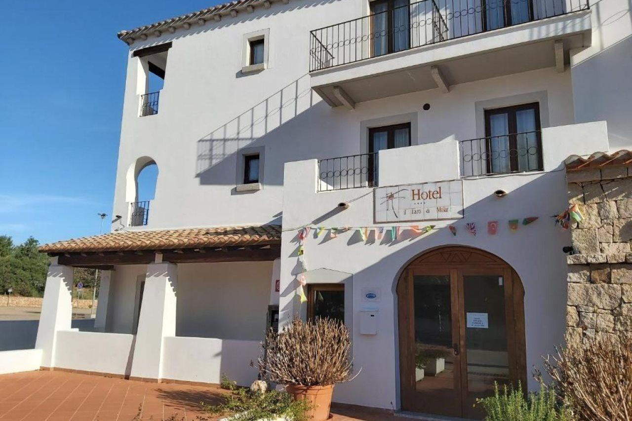 Hotel Il Faro Di Molara 포르토산파울로 외부 사진